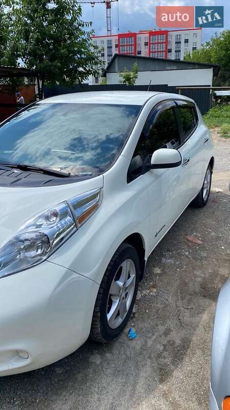 Хэтчбек Nissan Leaf 2015 в Каменец-Подольском