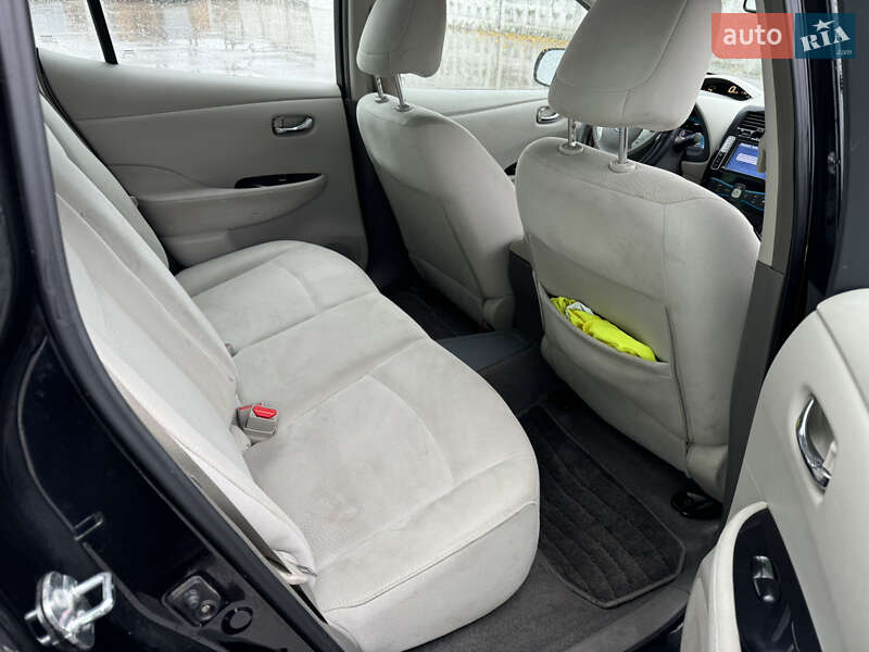 Хетчбек Nissan Leaf 2013 в Олександрії