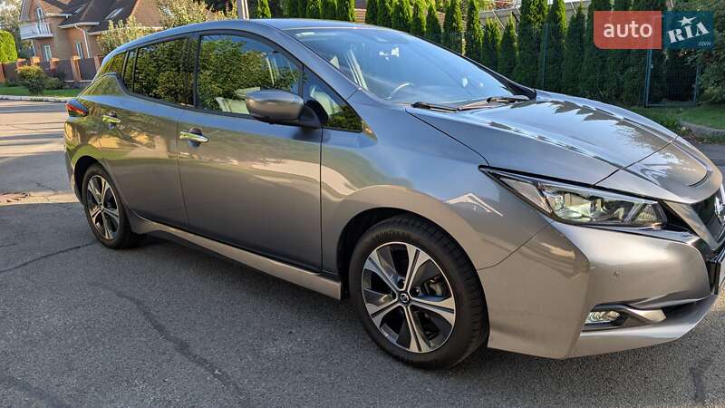 Хэтчбек Nissan Leaf 2021 в Киеве