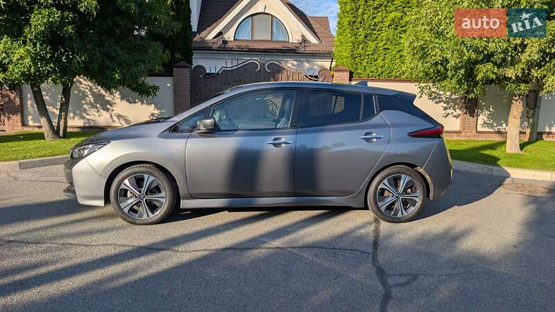 Хэтчбек Nissan Leaf 2021 в Киеве