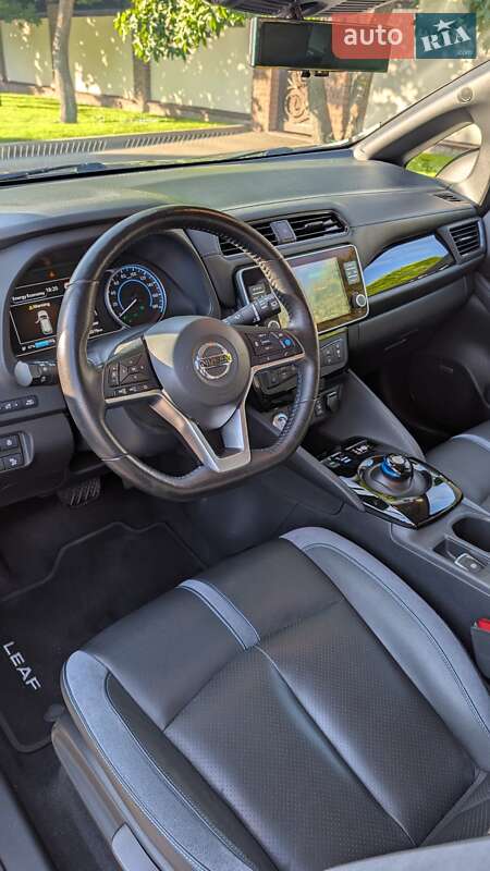 Хэтчбек Nissan Leaf 2021 в Киеве