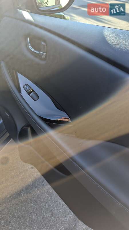 Хэтчбек Nissan Leaf 2021 в Киеве