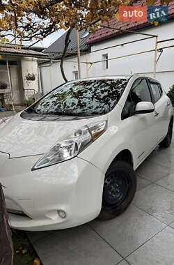 Хэтчбек Nissan Leaf 2015 в Ужгороде