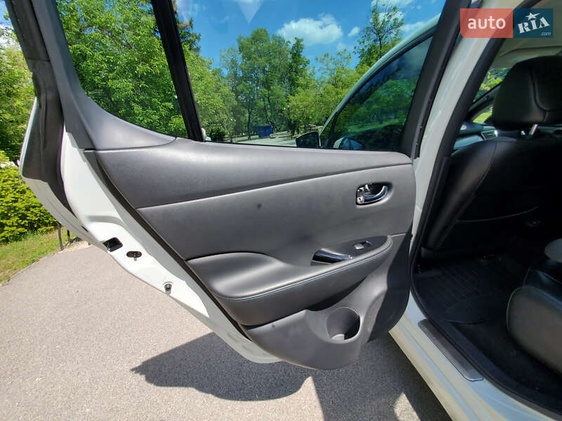 Хетчбек Nissan Leaf 2019 в Дніпрі