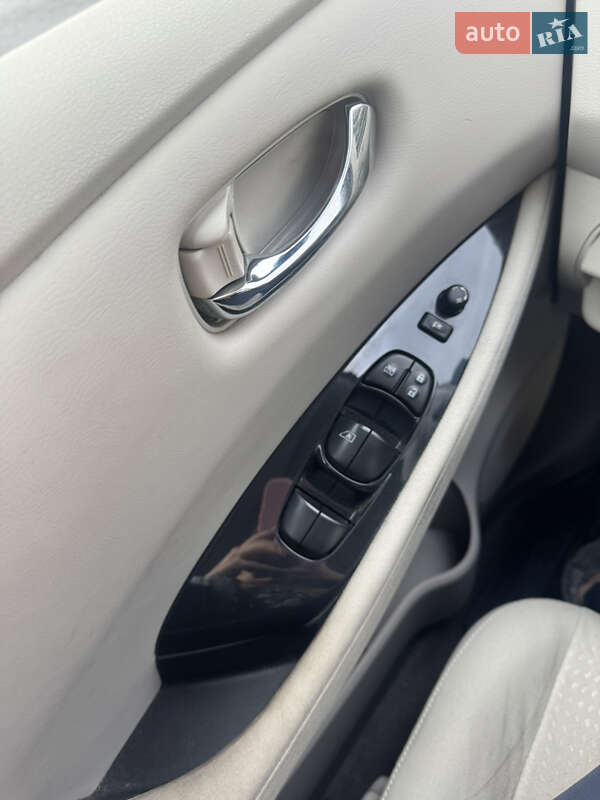 Хетчбек Nissan Leaf 2012 в Львові