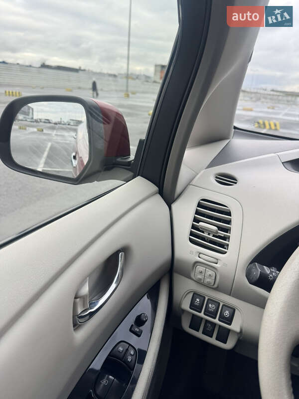 Хетчбек Nissan Leaf 2012 в Львові