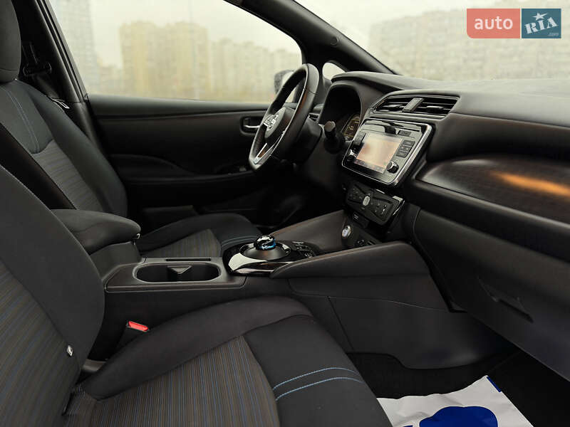Хэтчбек Nissan Leaf 2018 в Киеве