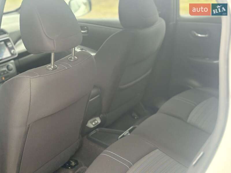 Хетчбек Nissan Leaf 2023 в Полтаві