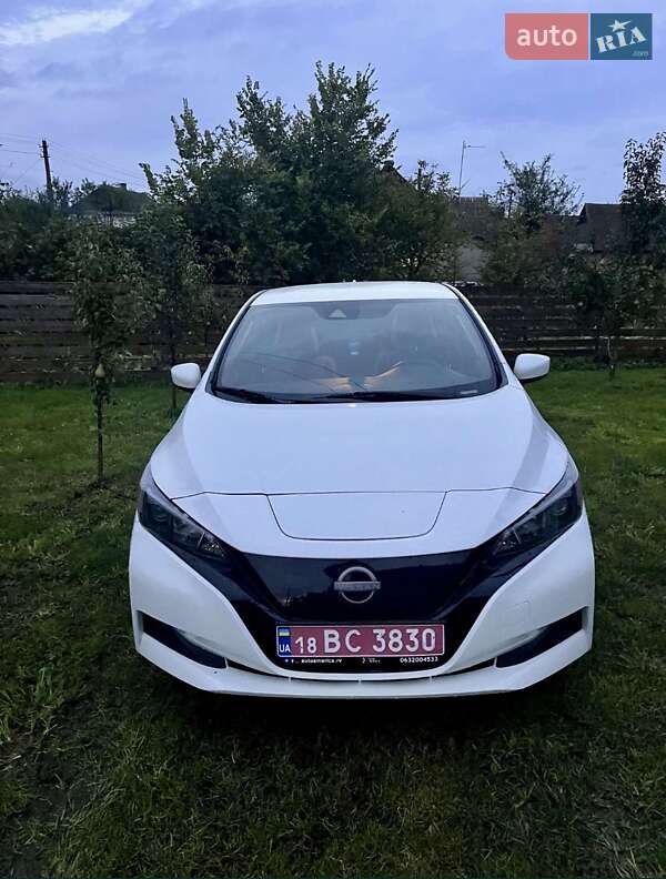 Хетчбек Nissan Leaf 2023 в Полтаві