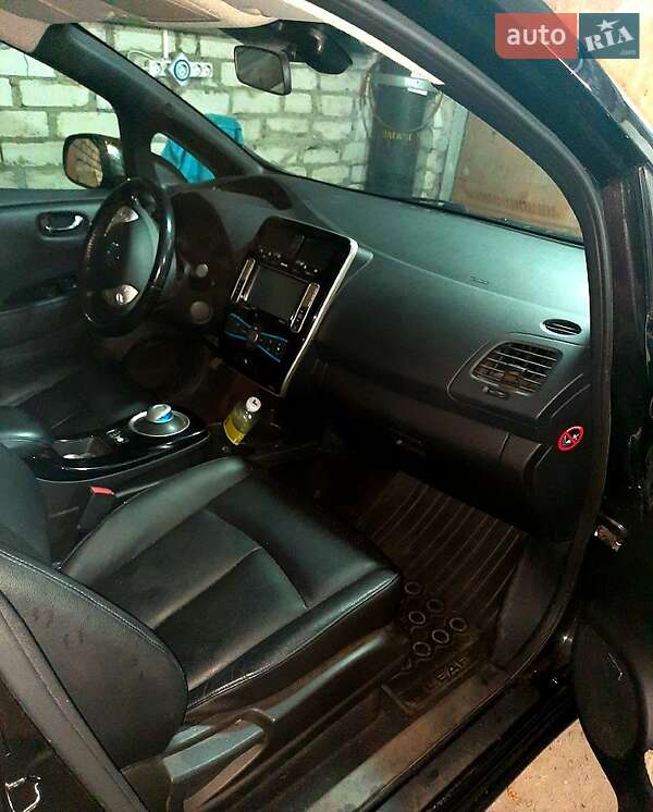Хетчбек Nissan Leaf 2013 в Дніпрі