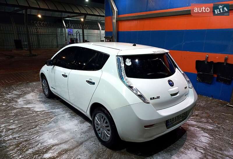 Хетчбек Nissan Leaf 2013 в Полтаві