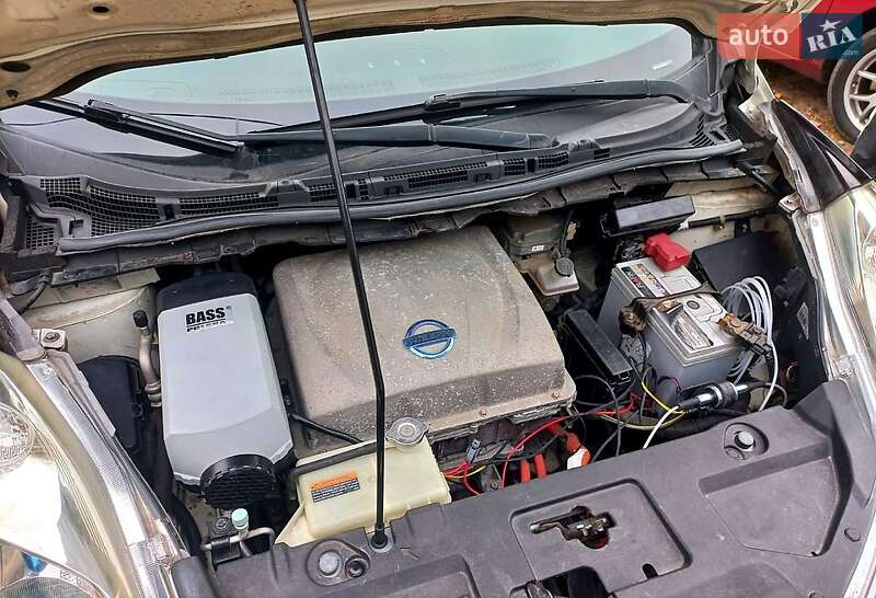 Хетчбек Nissan Leaf 2013 в Полтаві