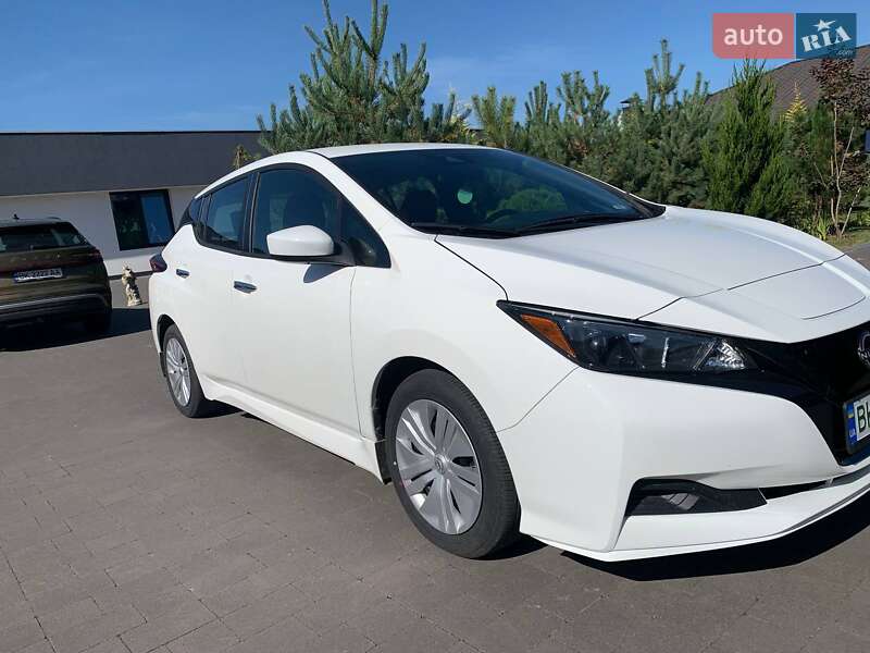 Хэтчбек Nissan Leaf 2024 в Ровно