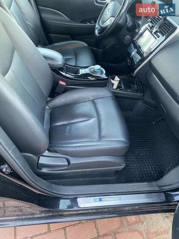 Хэтчбек Nissan Leaf 2015 в Хмельницком