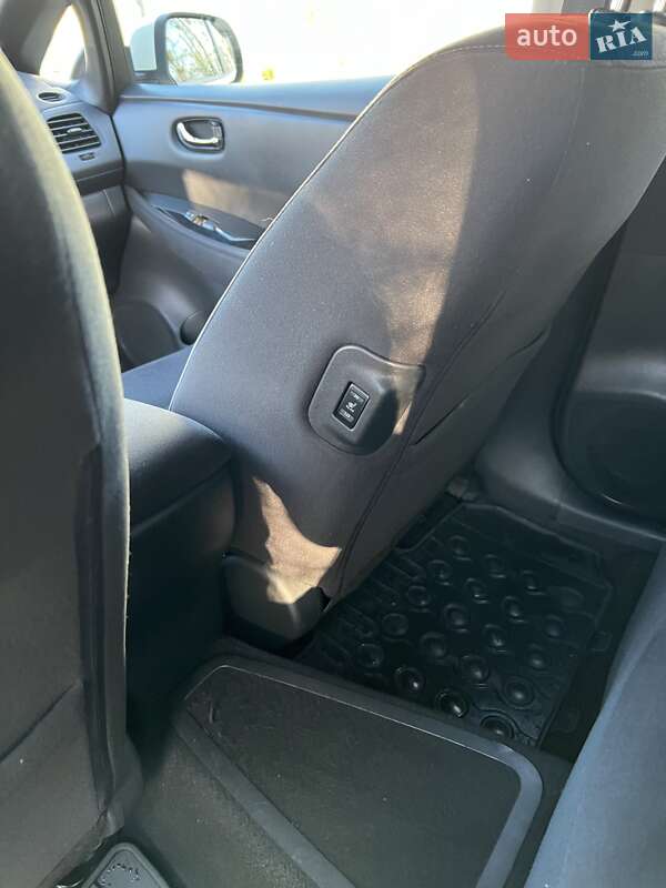 Хэтчбек Nissan Leaf 2013 в Луцке фото 15 Хэтчбек Nissan Leaf 2013 в Луцке