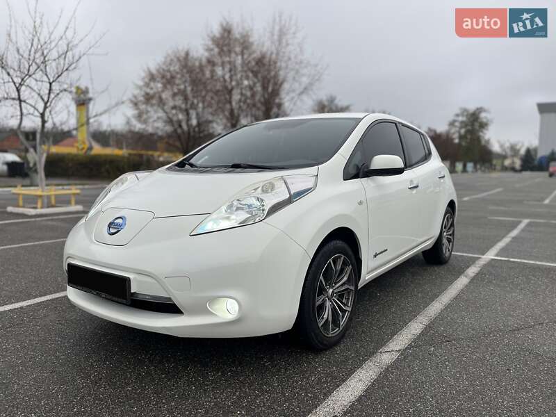 Хэтчбек Nissan Leaf 2016 в Киеве