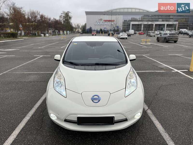 Хэтчбек Nissan Leaf 2016 в Киеве