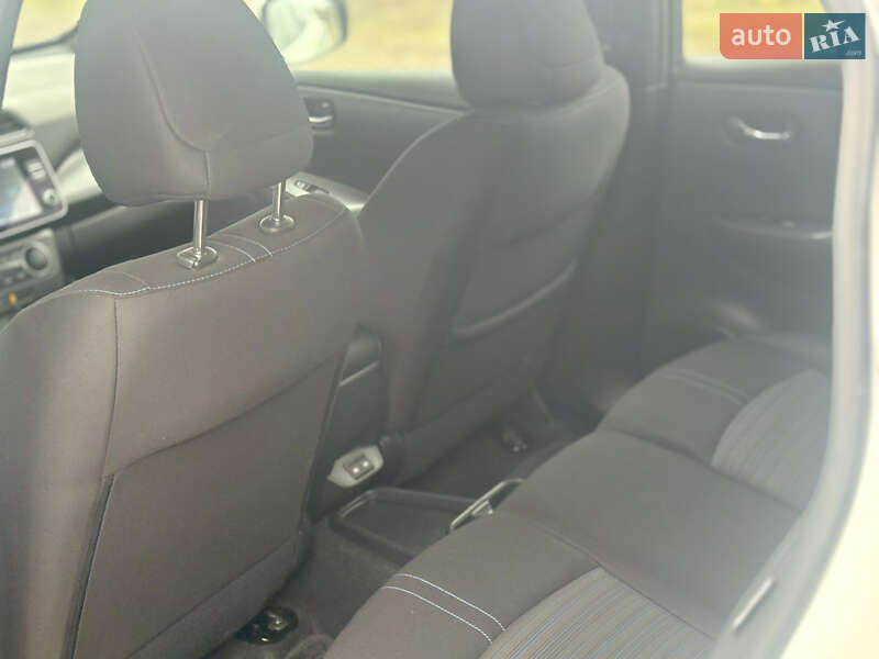 Хэтчбек Nissan Leaf 2023 в Полтаве