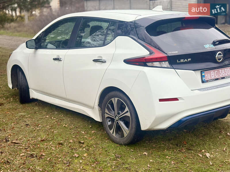 Хэтчбек Nissan Leaf 2023 в Полтаве