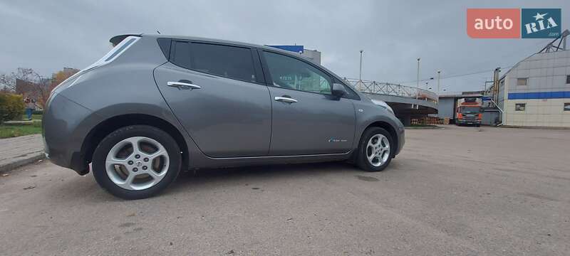 Хэтчбек Nissan Leaf 2015 в Кривом Роге фото 5 Хэтчбек Nissan Leaf 2015 в Кривом Роге