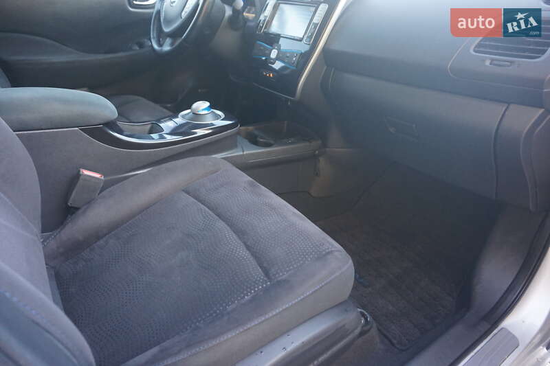 Хэтчбек Nissan Leaf 2013 в Самборе фото 37 Хэтчбек Nissan Leaf 2013 в Самборе
