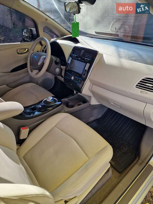 Хэтчбек Nissan Leaf 2012 в Одессе