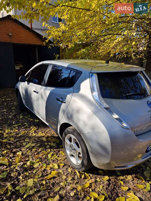 Хэтчбек Nissan Leaf 2012 в Одессе