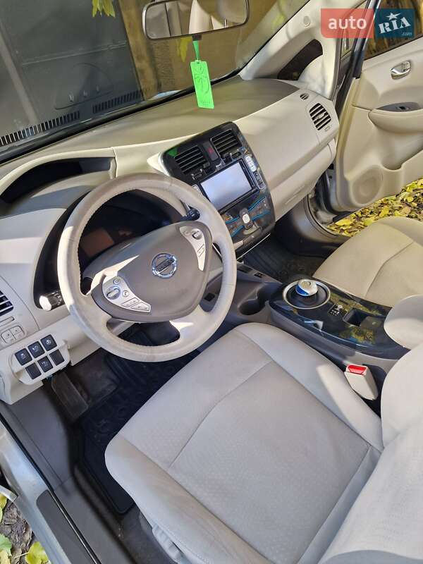 Хэтчбек Nissan Leaf 2012 в Одессе