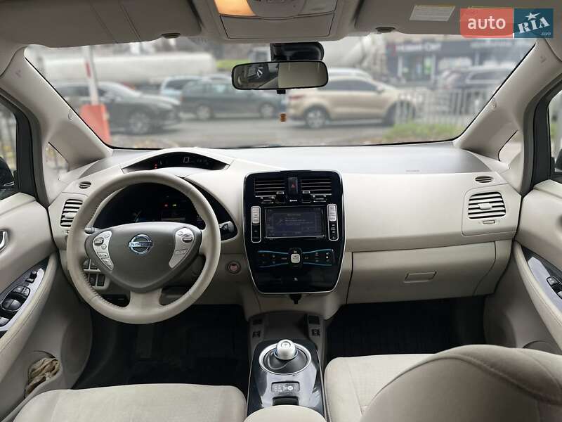 Хэтчбек Nissan Leaf 2012 в Днепре
