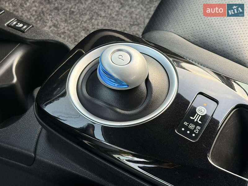 Хэтчбек Nissan Leaf 2015 в Ровно