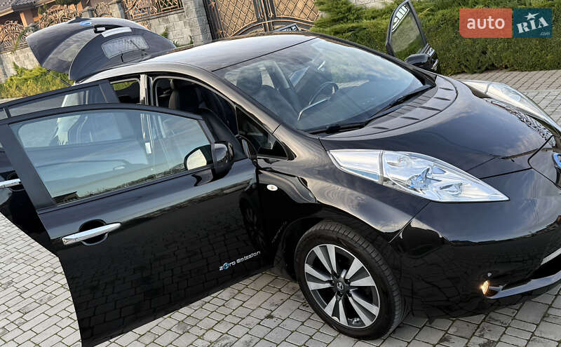 Хэтчбек Nissan Leaf 2015 в Ровно
