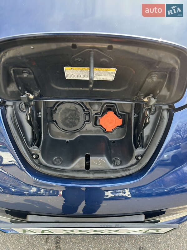 Хэтчбек Nissan Leaf 2017 в Киеве