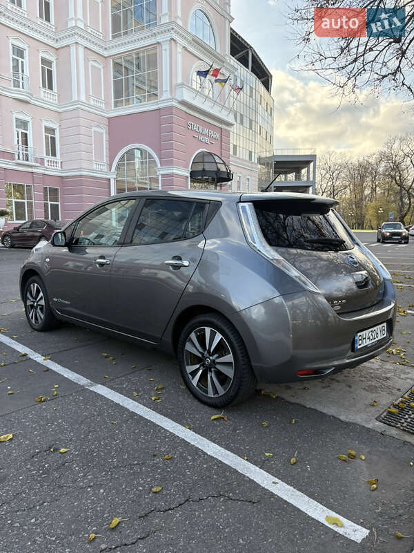 Хэтчбек Nissan Leaf 2015 в Одессе