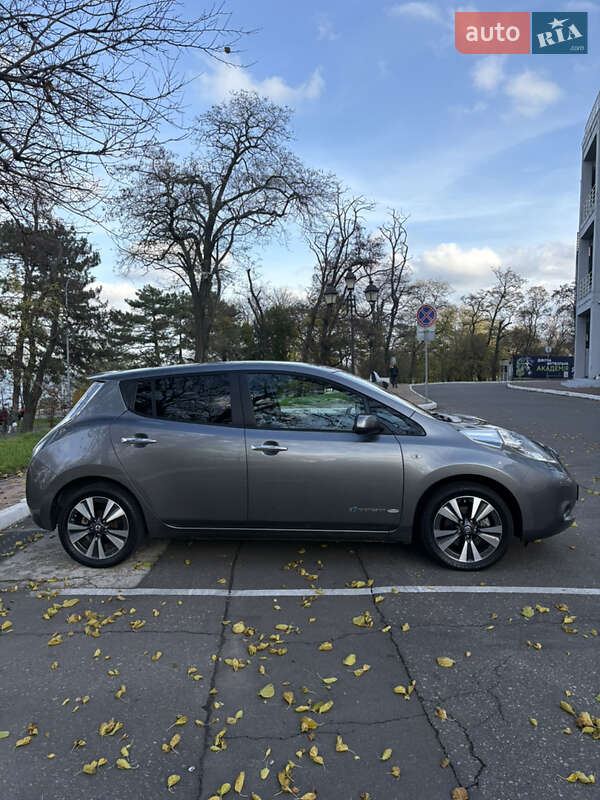 Хэтчбек Nissan Leaf 2015 в Одессе