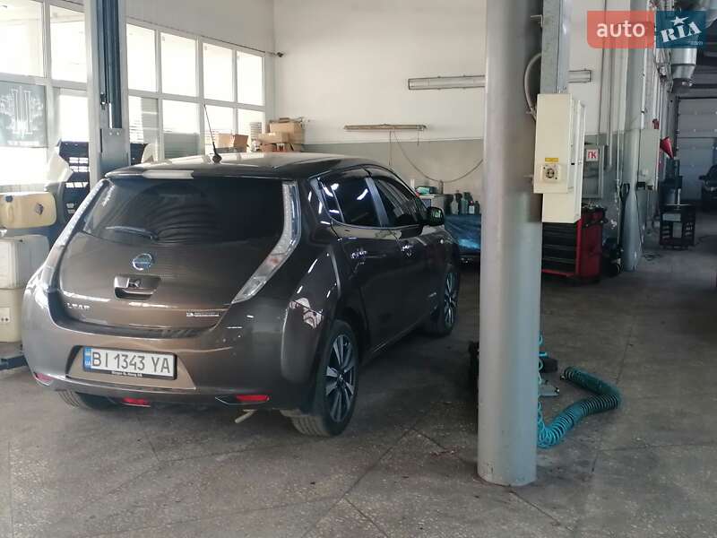 Хэтчбек Nissan Leaf 2016 в Полтаве