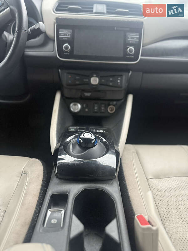 Хэтчбек Nissan Leaf 2018 в Киеве