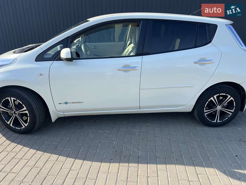 Хэтчбек Nissan Leaf 2011 в Львове