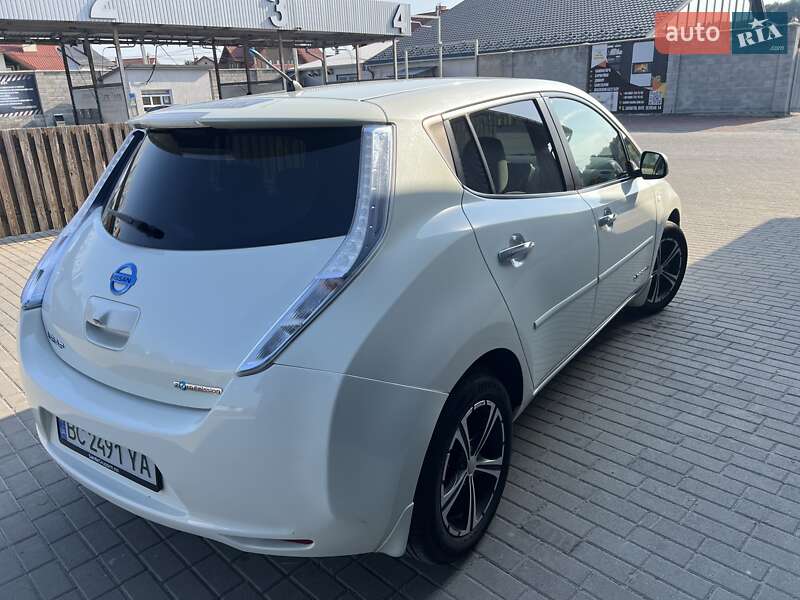Хэтчбек Nissan Leaf 2011 в Львове