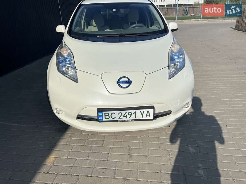 Хэтчбек Nissan Leaf 2011 в Львове