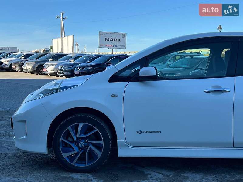 Хэтчбек Nissan Leaf 2014 в Львове