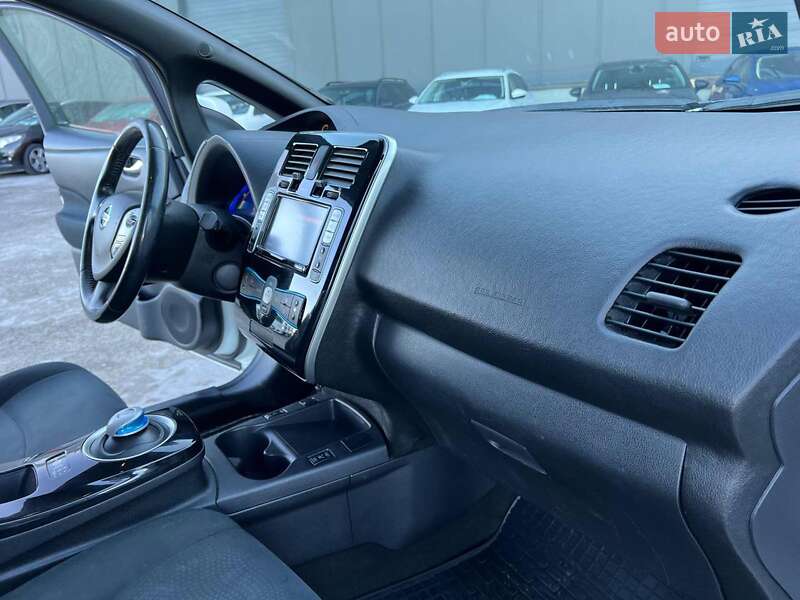 Хэтчбек Nissan Leaf 2014 в Львове