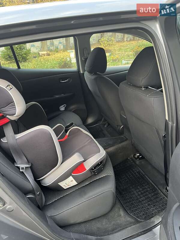 Хэтчбек Nissan Leaf 2017 в Днепре