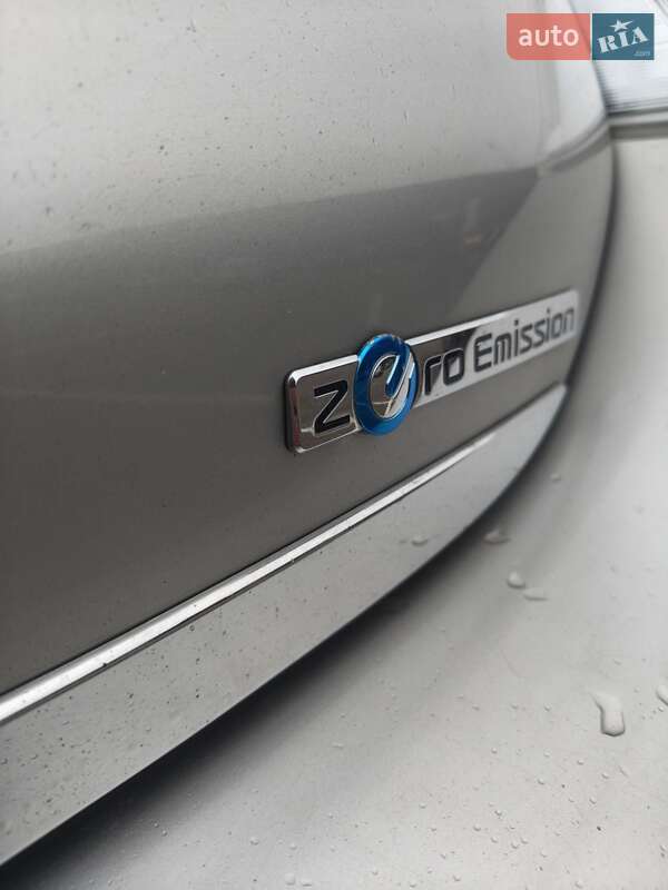 Хэтчбек Nissan Leaf 2013 в Луцке