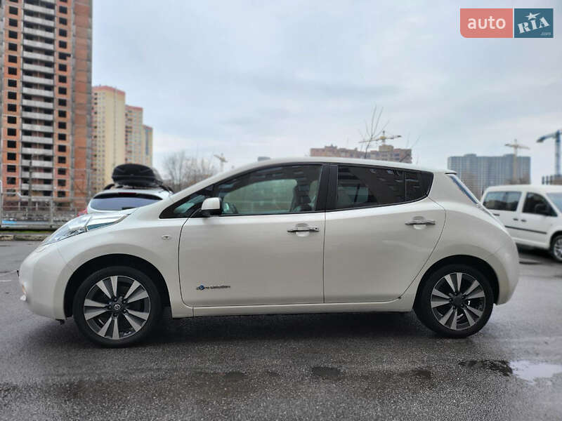 Хетчбек Nissan Leaf 2015 в Києві