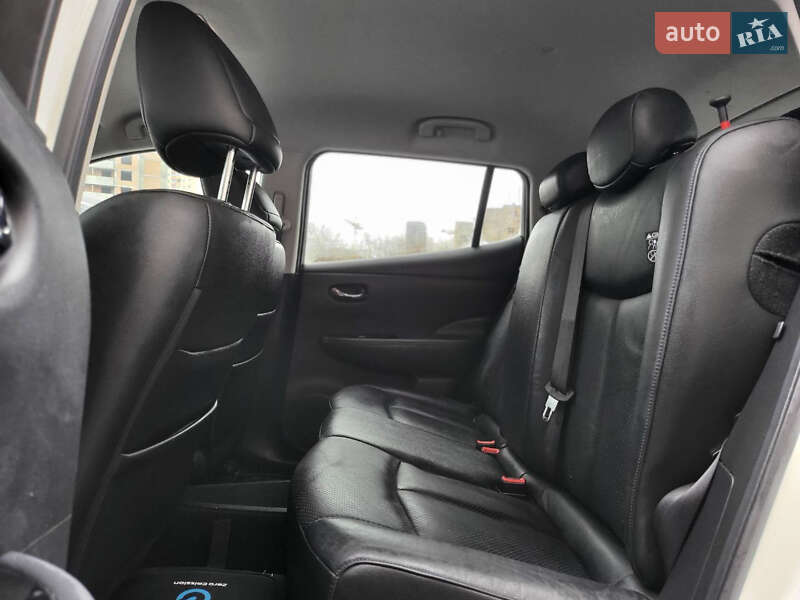 Хетчбек Nissan Leaf 2015 в Києві