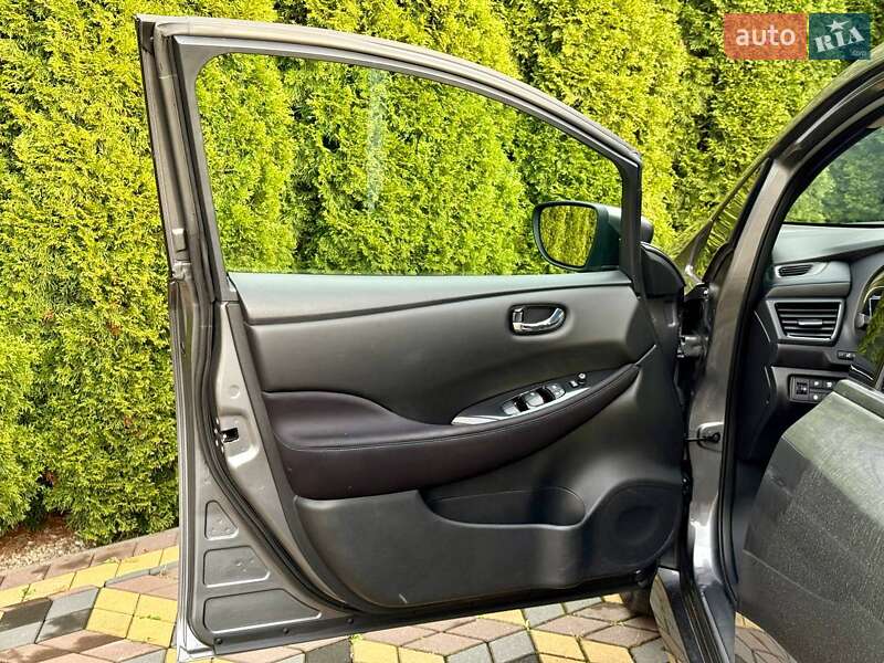 Хэтчбек Nissan Leaf 2021 в Самборе