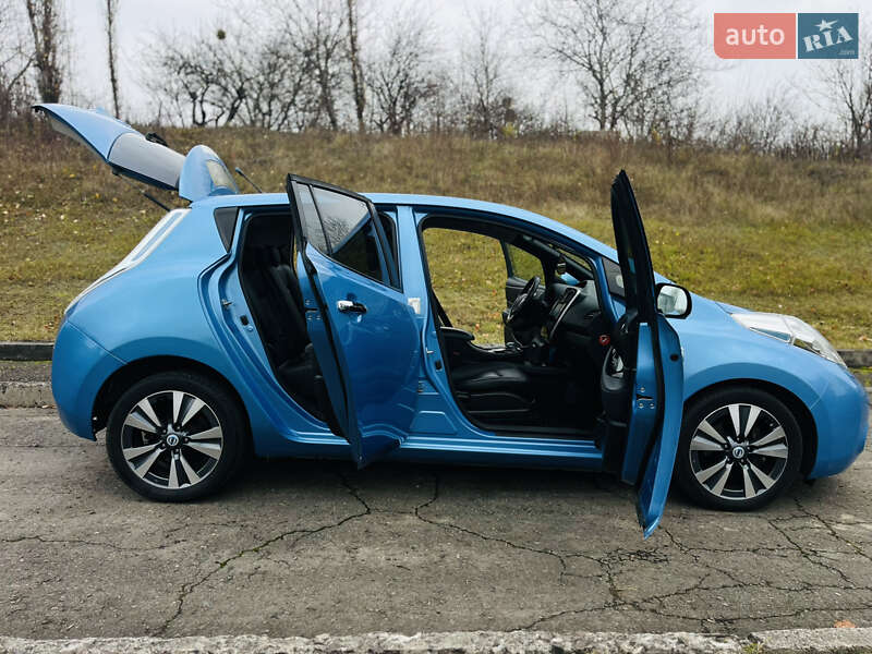 Хэтчбек Nissan Leaf 2014 в Ровно
