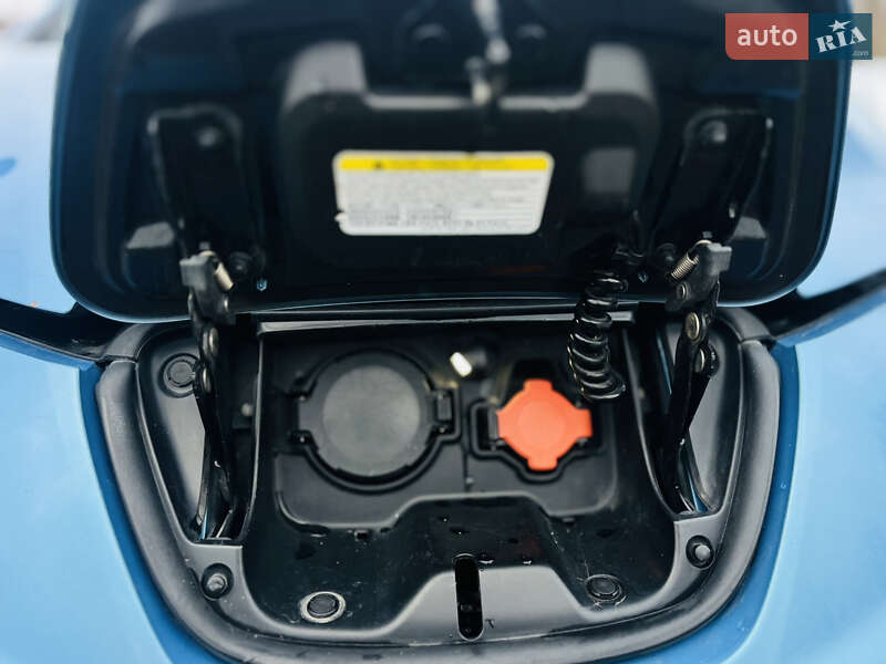 Хэтчбек Nissan Leaf 2014 в Ровно