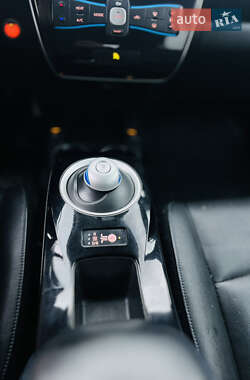 Хэтчбек Nissan Leaf 2014 в Ровно