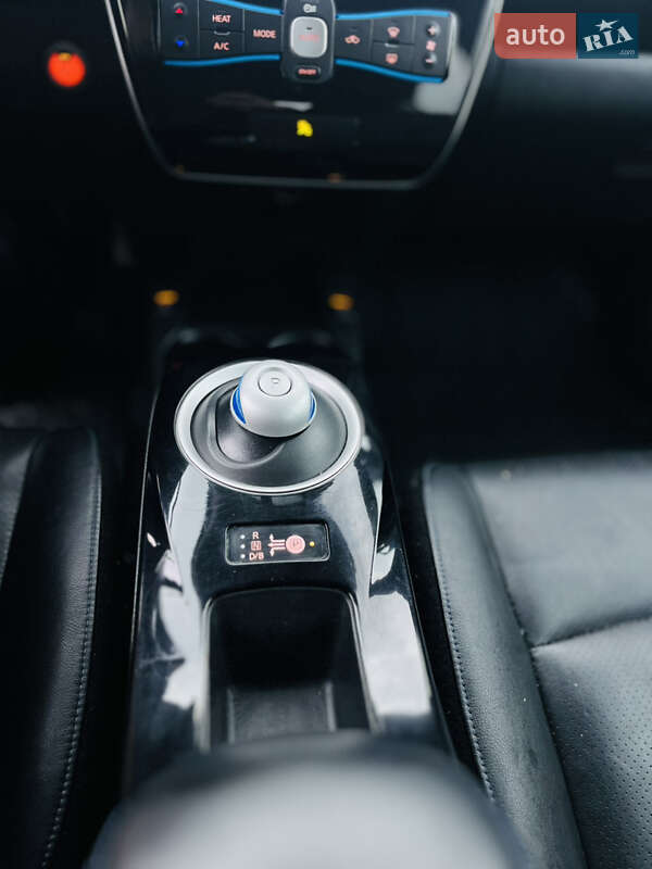 Хэтчбек Nissan Leaf 2014 в Ровно